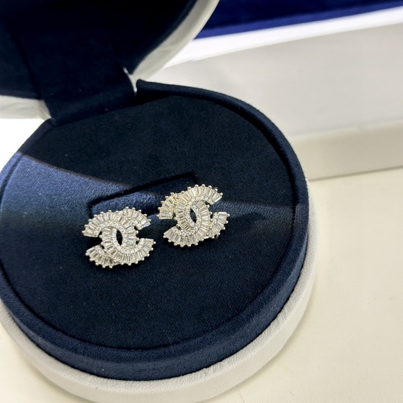 Chanel square diamond stud earrings - Picture 3 of 9